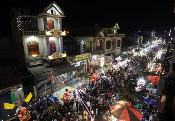 Tư duy cát cứ, giả danh yêu nước